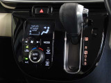 車内を快適に、オートエアコンを装備しています。