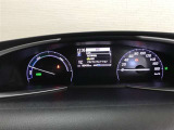 とっても見やすいメーターです。夜間時はラグジュアリーな気分にさせてくれる照明が魅力ですので、夜のドライブも楽しみになりますよ♪