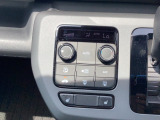 オートエアコンと前席シートヒーターが装備されており、快適に運転が可能です。