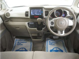 運転にかかわる様々な操作を安全に行えるように視点移動が少なく、操作性に配慮されたスイッチ類が凝縮されたコクピットです。