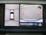 【インテリジェントアラウンドビュ-モニタ-】駐車中のクルマを、上空から見下ろしているかのような映像にして表示します。ひと目で周囲の状況がわかるため、スムースに駐車できます。