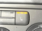 ●フロントシートヒーティング:運転席・助手席共に三段階で調節が可能なシートヒーターを装備しております。季節を問わず快適にご使用いただけます。