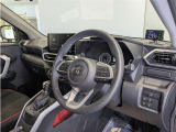 見通しのよいすっきりとした視界で、誰でも運転しやすいです。運転のしやすさは疲れにくさにも繋がりますよ♪