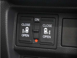◆両側電動スライドドア◆狭い駐車場でも乗り降りが楽々♪お子様が隣の車にドアを当ててしまう心配もございません!小さなお子様連れの方もこれで安心。