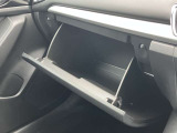 車検証なども収納できる大型のグローブボックスは、使い勝手もよく役立ちます!