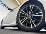 【純正17インチアルミホイール】外観にマッチした純正アルミホイールを装着しております。各種社外アルミホイールや、スタッドレスタイヤも取扱いしております。是非ご相談ください♪