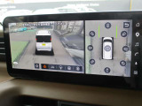 周囲の状況が分かるアラウンドビューモニター搭載。苦手な縦列駐車もこれがあれば安心ですね。