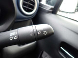 オートライト機能が装備されており暗い場所に入ると車両が検知しライトのON・OFFを自動的に切り替えてくれますので非常に便利な装備です♪