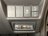Hondaセンシング用の、VSA(ABS+TCS+横滑り抑制)解除と路外逸脱抑制機能などのオンオフスイッチはハンドルの右側に装備。その下にETCがついています。高速道路の料金所の通過も楽々です。