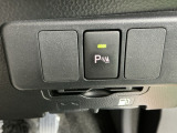 パーキングセンサーシステムは走行中に障害物が迫ると音と表示でお知らせ、低速走行時時の安心感を高めます