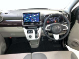 運転席は見やすく整理され、ナビも美しく装着され操作性にも優れています!