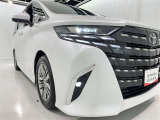 フォグランプ装着車です。暗い夜道の車両前方を明るく照らします