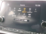 メーカーナビです。スピードメーターとの流れるようなデザインが、内装を上品にします。