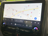 【ワイドナビ】高級感とインパクトのある大型ワイドナビを装備。各種オーディオ操作はもちろん、横長ワイド画面でのマップ2分割表示など、利便性も高いナビです♪