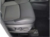 パワーシート搭載。微妙な調整が手軽にでき、お客様にピッタリのポジションで運転することが可能です。
