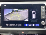 バックギアに入れますとご覧のような画像に自動的に切り替わります。車庫入れ時に役立ちます。