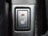 運転席シートには、シートヒーターが付いてるので、寒い時期にはありがたい装備です。