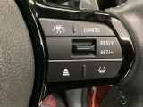 【アダプティブ・クルーズ・コントロール】予め設定した車速内でクルマが自動的に加減速。 前走車との適切な車間距離を維持しながら追従走行し、高速道路でのドライバーの疲労を軽減してくれる嬉しい機能付♪