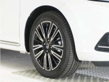 認定中古車では、厳しいHonda認定基準をクリアした厳選されたHonda認定中古車のみ、取り扱っております。「ご購入前の安心」「納車後の信頼」を車両と一緒に提供しております。