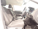 楽な姿勢で座ることが出来るので長時間の運転でも疲れにくいですし体もぶれにくいですよ。