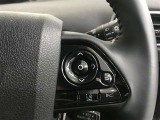 ステアリングスイッチ付き。前方から目を離すことなく操作することが可能です。