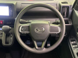 インテリアに合わせたデザインのステアリングは、運転される方のことも考え、運転しやすい形状、大きさです。是非一度、実際に触ってお確かめください。