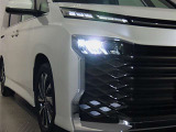 高輝度で点灯速度が速く、しかも消費電力の少ないLEDヘッドライトが装備されています!LEDの明るい光が走行中の視界の確保をサポートして、夜のドライブがより楽しく安全に運転できます♪