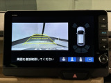 リバースギアに入れるだけで後方の表示へ切り替わります。夜間や雨の日の駐車も楽になりますよ。