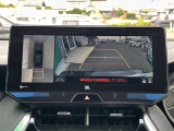【パノラミックビューモニター】クルマを真上から見下ろした視点で駐車をサポートします!クルマの斜め後ろや真横など、いち早く障害物に気が付くことができます。