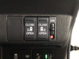 【両側パワースライドドア】両側がパワースライドドアになっており、運転席のスイッチやスマートキーでも開閉が可能です!開口部も広いので乗り降りも楽々♪