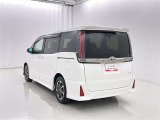 広々とした車内空間に優れた燃費性能。更にデザインも上質で人気のお車です!