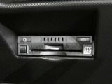 高速道路を賢く使うETC2.0装備です。高速道路とクルマが情報を連携して渋滞の迂回ルートや災害時の適切な誘導をしてくれたりします。