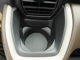 カップホルダーは運転席や助手席からちょうど手の届く位置です!!