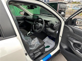 【運転席】座り心地が良いシートなので長時間の運転でも快適にお過ごしいただけます。新品のフロアマットのご注文も可能です。掲載箇所以外にご希望の写真がございましたらお気軽にお問い合わせ下さい。