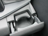 運転席で使用できるドリンクホルダーです。