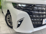 【LEDヘッドライト】悪天候や夜間走行時も良好な視界を確保し安心して運転できる高輝度LEDヘッドライトを装備!点灯速度が早く、消費電力も抑えられています。