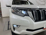 LEDヘッドライトです。デザイン性がよくとても明るいので、夜間の走行や悪天候でも安心です。しかも長寿命!