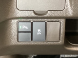 VSA装備車です。VSAはドライバーの操作と車の動きを見守っています。もし車の挙動が乱れたとき、4輪別々にブレーキをかけたり、エンジンパワーをしぼることによって車を安定させます。