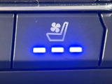 【シートヒーター&ベンチレーション】夏場は涼しい風でお尻や背中の熱やムレを防ぎ、冬はエアコンよりも早く温まってポカポカに!季節を問わず快適に過ごせます。