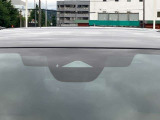 時速4km/hから80km/hまで単眼カメラで前方を確認するスマートブレーキサポートシステム!さらに、10km/hから80km/hの範囲で歩行者にも対応が可能となりました!(動作には一定の条件などがございます。