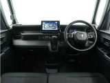 ◆視界広々で非常に運転しやすくロングドライブでも疲れを感じさせないすっきりとまとまったインパネ周りです。
