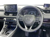 運転席まわりです。 各操作スイッチは使いやすい位置に配置されてます。
