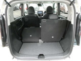 リアシートは5:5分割可倒式を採用しておりますので、乗車人数やお荷物の量に併せてアレンジが可能です♪