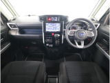 視界の良さが魅力の運転しやすいコックピット。シンプルで操作性に優れたインパネデザインと、SUBARUならではの安全性能への徹底したこだわりが光る視界設計です。