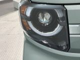 LEDヘッドライトは、点灯の瞬間から最大光量を発揮し、突然暗くなるトンネルなどでの安定感を高めます。
