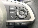 【レーダークルーズコントロール】高速道路での長距離走行が楽に!!自動で速度を保つクルーズコントロールが、衝突軽減システムと連携し、前方の車両を感知して車間を保つように速度調節してくれます!!