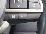 レーダークルーズコントロール(全車速追従機能付)が装備されています。高速道路で定速走行だけでなく、0km/hから約100km/hの広い範囲で先行車との車間距離を適切に保ちながら追従走行ができます。