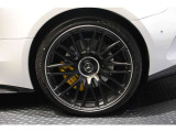 メルセデスの認定中古車「サーティファイドカー」では、万一お車が故障した場合も、ご購入後1年間もしくは2年間※は走行距離にかかわらずメルセデス・ベンツ正規サービスネットワークで無料修理いたします