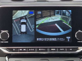 アラウンドビューモニター。上空から見下ろしているような映像で、スムースな駐車をサポートします。