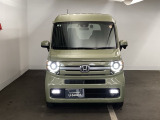 【LEDヘッドライト】が装備されています。夜間走行時や雨の日に明るく安全に前方を照らすことが出来ます。対向車からも見えやすいので相手に接近を知らせることも出来ます。